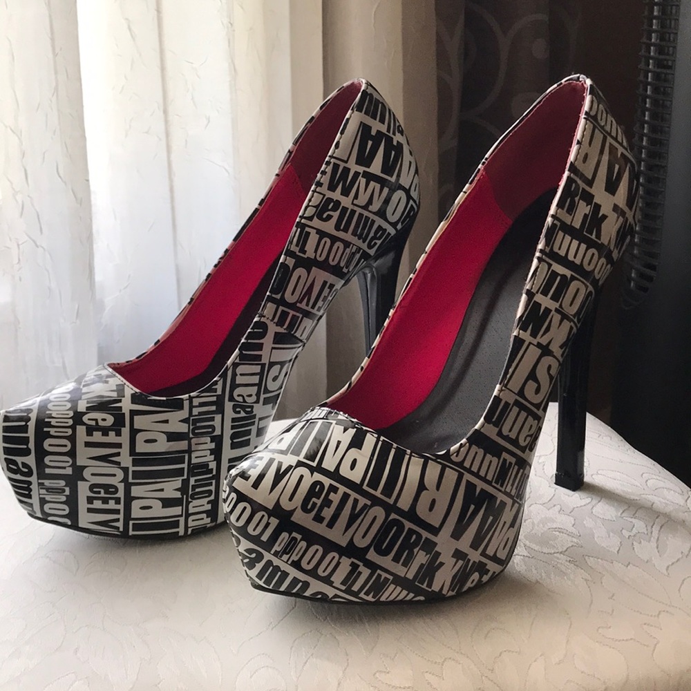 Black & white pumps